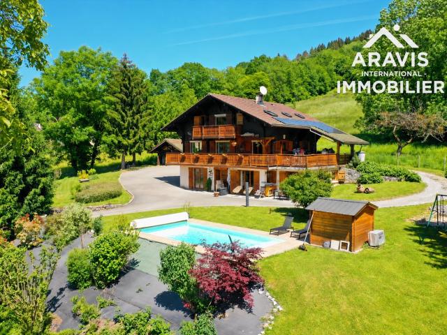 Chalet familial avec vue dégagée et piscine 199m² Faverges Seythenex