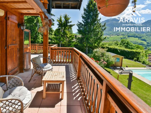 Chalet familial avec vue dégagée et piscine 199m² Faverges Seythenex