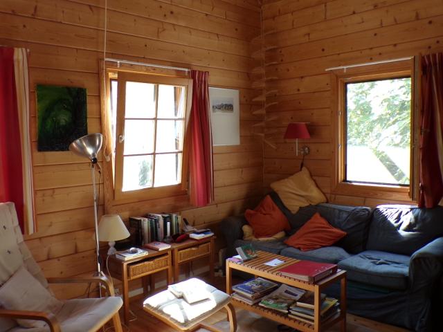 Chalet finlandais en bois à Saint Saturnin situé au calme sur plus d'un hectare avec une forêt nourricière