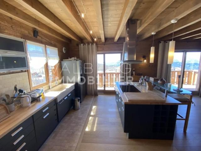 CHALET HAUT DE GAMME 241 m² HABITABLE