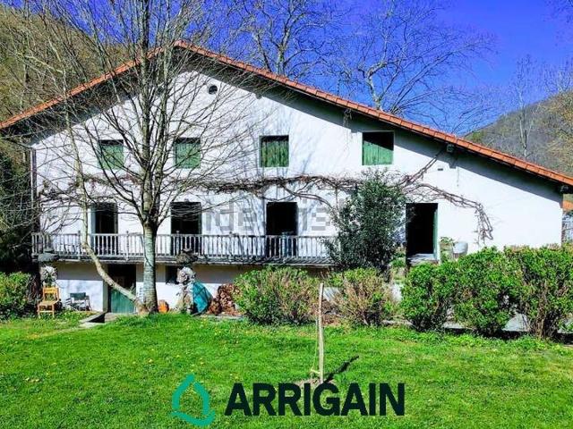 Chalet, Hernani
