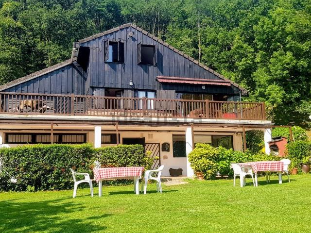 Chalet, Hernani