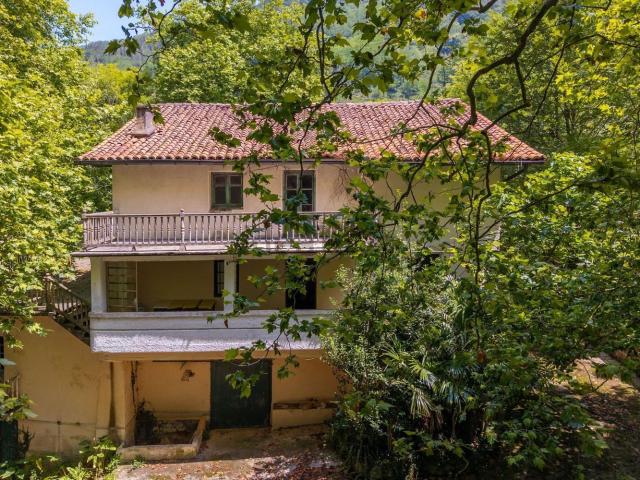 Chalet, Hernani