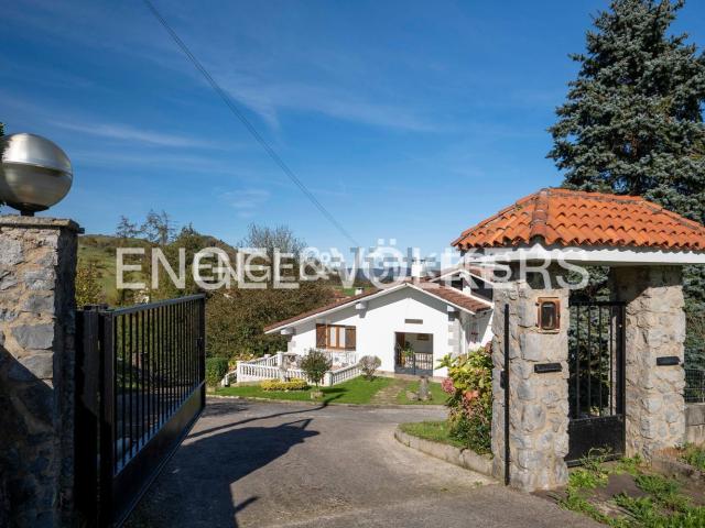 Chalet, Hernialde