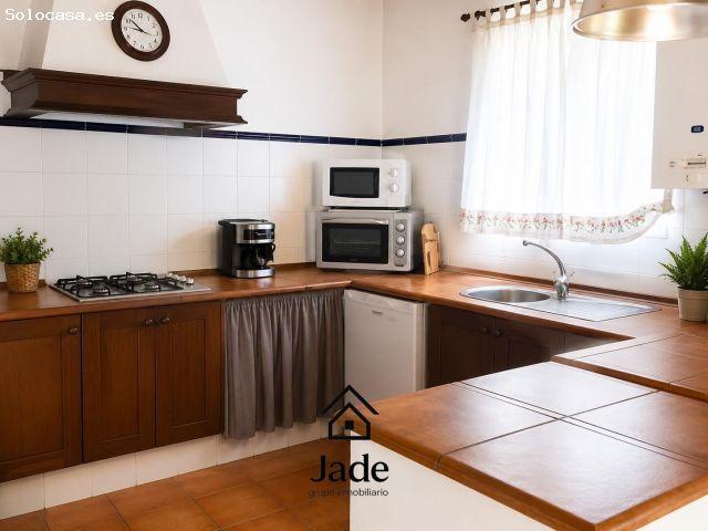 Chalet HIPOTECABLE en Los Algarbes La Carlota | 3.500 m2 de parcela, piscina y agua de red