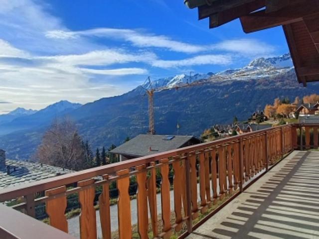 Chalet in einer friedlichen Oase am Tor von Crans Montana – 2 Wohnungen – Großes Potenzial