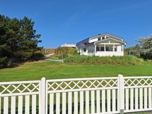 Chalet in idyllischer Lage auf Langeoog mit Blick über Dünen und aufs Wattenmeer