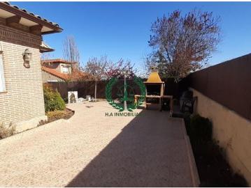 CHALET INDEPENDIENTE AMUEBLADO EN ALQUILER PEDREZUELA