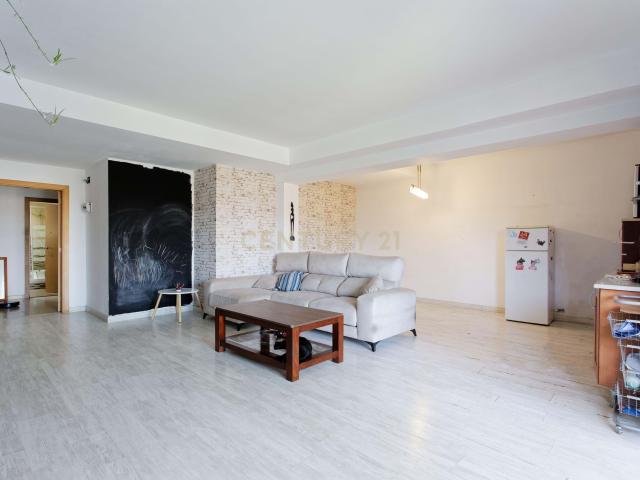Chalet independiente con ascensor y apartamento de invitados en La Florida, una excelente oportunidad patrimonial