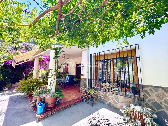 CHALET INDEPENDIENTE CON GARAJE, TERRAZAS Y PARCELA DE 353 m² EN PICENA NEVADA – ALPUJARRA GRANADINA