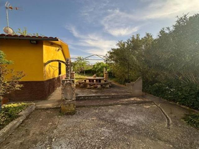 Chalet independiente con gran parcela a la venta en Illana, Guadalajara