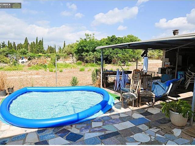 Chalet independiente con dos viviendas en una amplia parcela de 783 m2