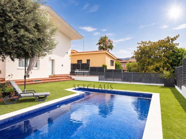 Chalet independiente con jardín de 325 m² y 5 habitaciones e. 412m² Alella