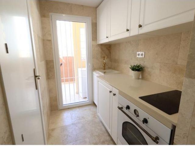 Chalet independiente con orientación sur, 3 dormitorios, 3 terrazas y piscina comunitaria – Villamar