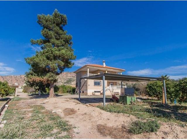Chalet independiente con parcela en Alhama de Murcia