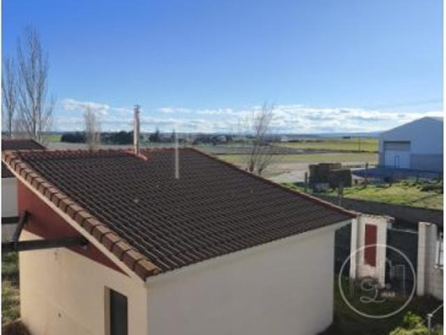 Chalet independiente con parcela en Sanchidrián Ávila