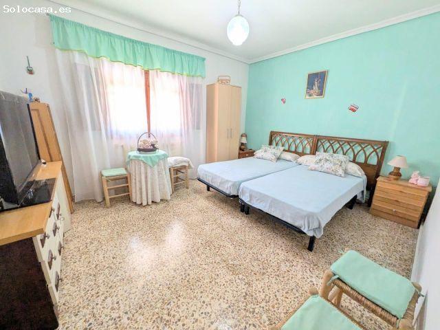 Chalet Independiente con Piscina y gran Parcela en Pioz