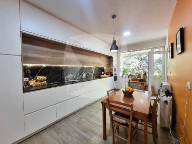 CHALET INDEPENDIENTE CON PISCINA Y JARDÍN. ZONA EL MANANTÍO