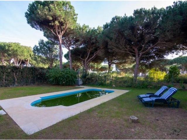 CHALET INDEPENDIENTE CON PISCINA Y VISTAS AL GOLF loma Sancti Petri
