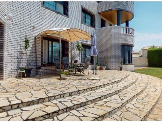 Chalet independiente con piscina y 2.660 m2 de parcela en Garrapinillos, Zaragoza
