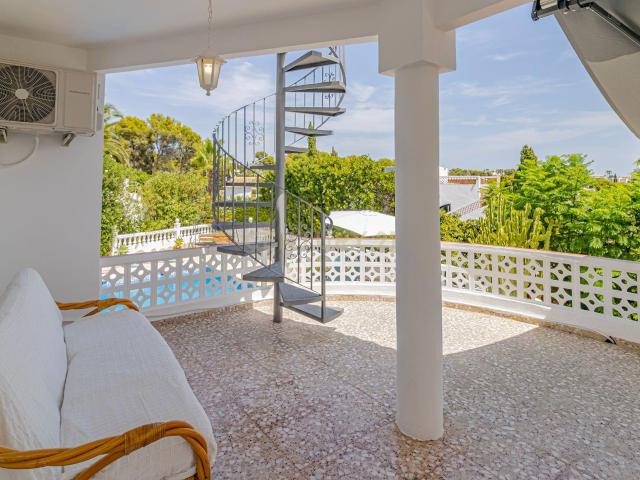 CHALET INDEPENDIENTE CON PISCINA EN CARRIÓ, CALPE – ALQUILER LARGA DURACION COMPLETO O POR APARTAMENTOS