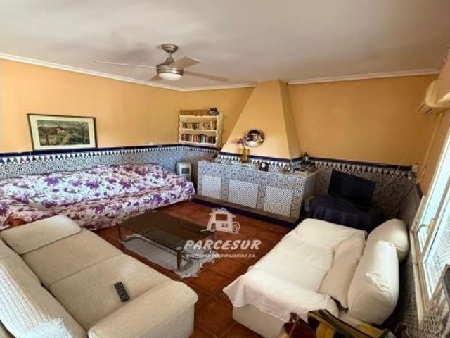 Chalet Independiente con piscina, en la zona de Alcolea