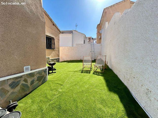 Chalet Independiente con Piscina Privada y Gran Potencial en Parcela de 310 m2