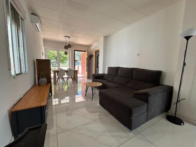 Chalet independiente con piscina privada y terrazas en La Eliana