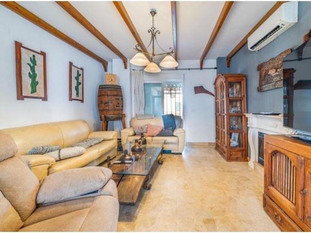 CHALET INDEPENDIENTE CON PSICINA PRIVADA EN OLIVAR DE QUINTOS 500 m2 DE PARCELA