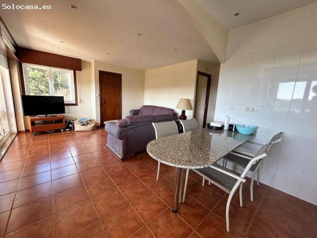 Chalet independiente con vistas al mar, gran parcela y excelente comunicación en Veigue