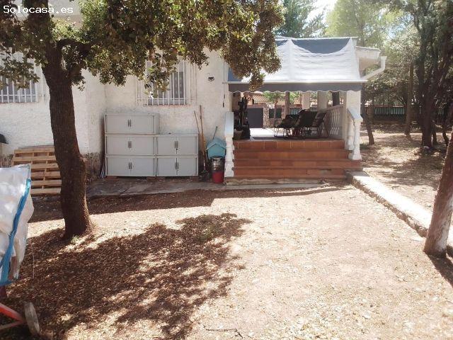 CHALET INDEPENDIENTE DE UNA PLANTA CON AMPLIAS PARCELAS Y REFORMA RECIENTE