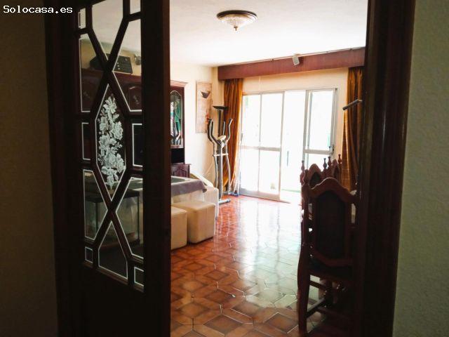 Chalet independiente de dos plantas en la zona de Camino de Antequera