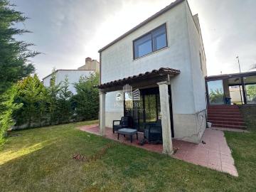 CHALET INDEPENDIENTE DE ENSUEÑO EN CASTELLANOS DE MORISCOS – A SOLO 10 MINUTOS DE SALAMANCA