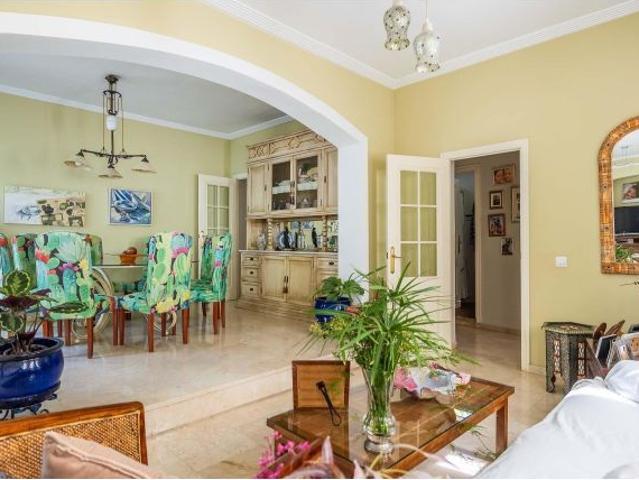 Chalet Independiente en Tomares – Diseño, Espacio y Ubicación Premium