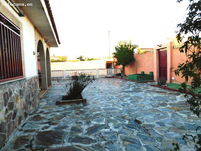 Chalet independiente en una sola planta con piscina propia