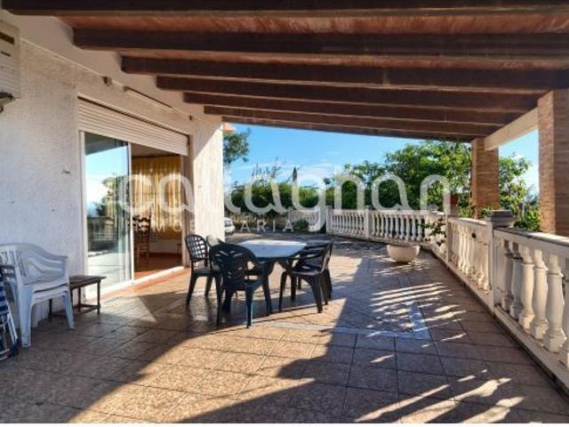 Chalet independiente en una parcela de 2.830 m2