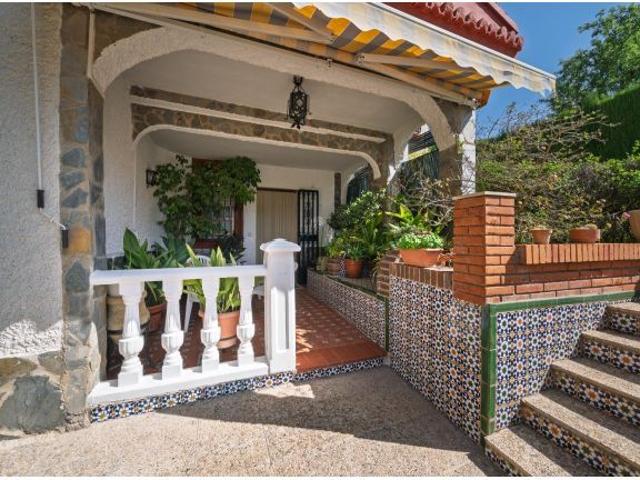 CHALET INDEPENDIENTE EN URBANIZACION EL PUNTAL PADUL