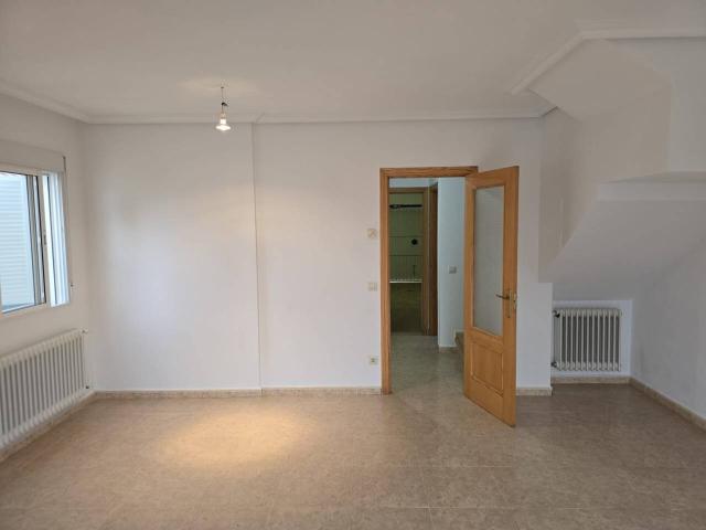 Chalet independiente en venta en Pioz