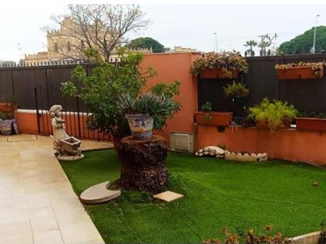 Chalet independiente en venta en Sanlúcar la Mayor