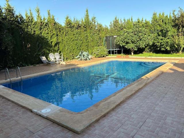 Chalet independiente en Calicanto – C/ Río Alberche nº16 – Parcela de 1.000 m² con piscina y jardín
