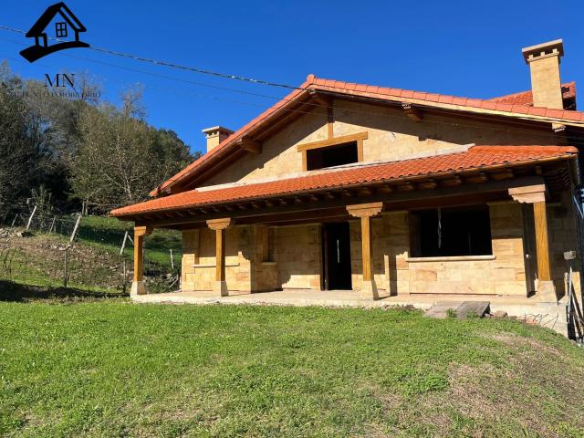 Chalet independiente en construcción en Villacarriedo