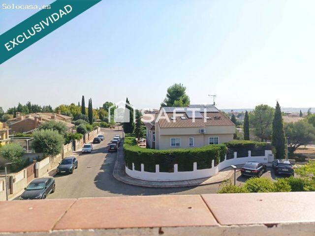 Chalet independiente en Cobisa con 8 dormitorios, piscina y jardín