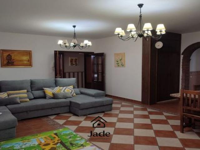 Chalet independiente en La Barquera con 1.000 m2 de parcela y dos viviendas – Gran oportunidad