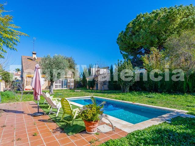 Chalet independiente en La Eliana – Privacidad, luz y calidad de vida en un entorno privilegiado