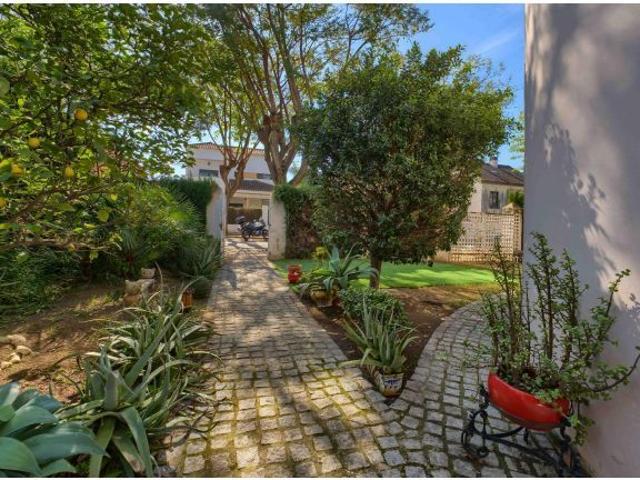 Chalet independiente en la prestigiosa urbanización El Zaudín Golf. Gran oportunidad en la zona