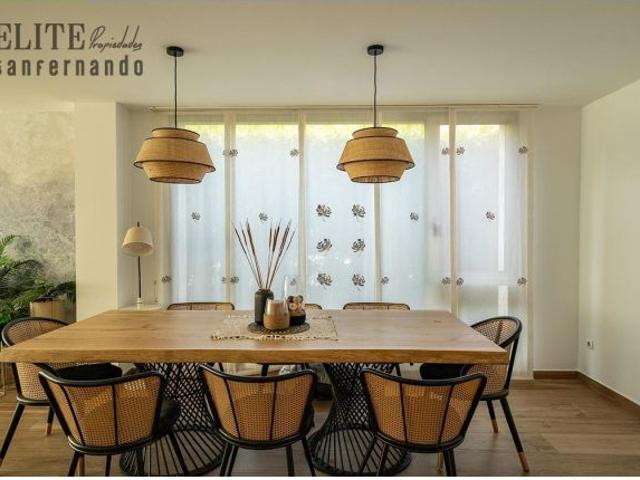Chalet Independiente en Mompía con jardín y terraza al Sur