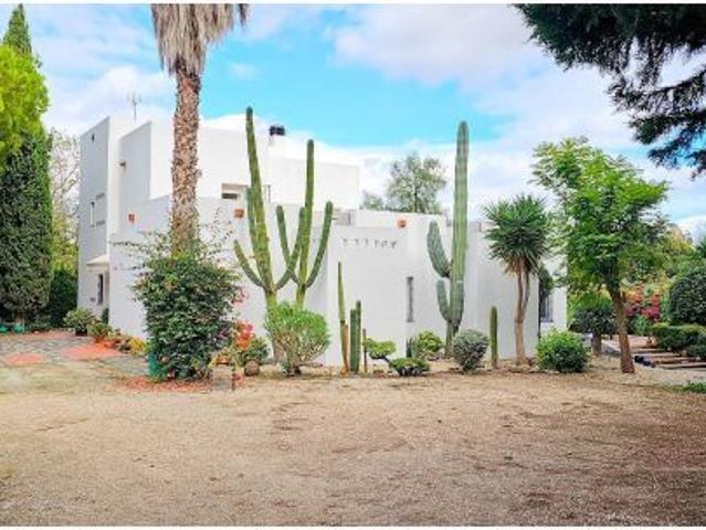 Chalet independiente en Montealegre Alto, Jerez | Parcela urbana de 2.579 m2 | Entorno protegido | L
