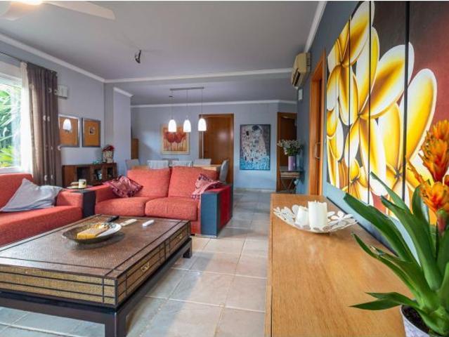 Chalet independiente en Santa Marta con gran salón y vistas espectaculares