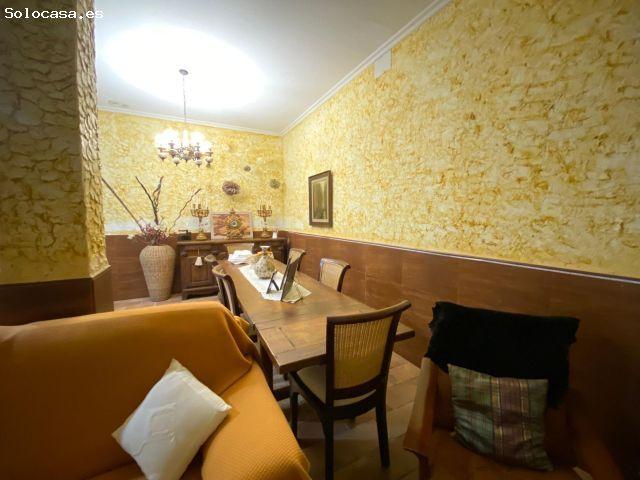 Chalet independiete con 9 Hab y 4 Baños con piscina y barbacoa, zona Altzabares Alto, Elche