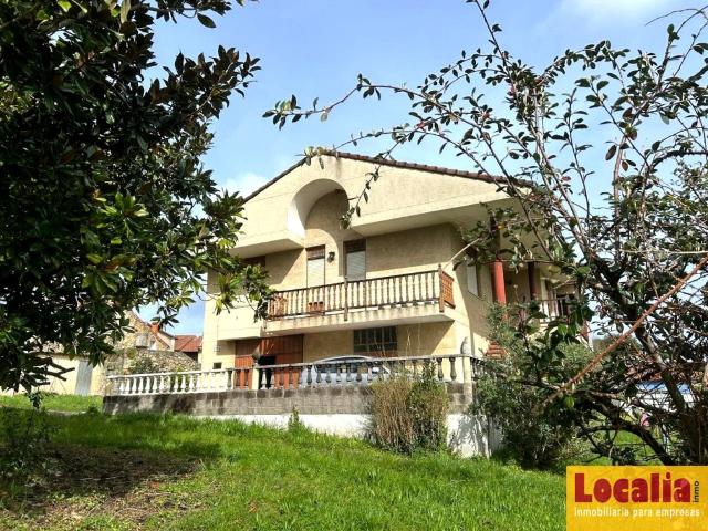 Chalet individual con garaje en venta en Reocín